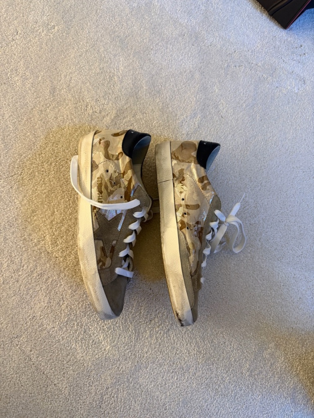 Golden Goose Super-Star Sneakers with White Laces - Picture 2 of 4